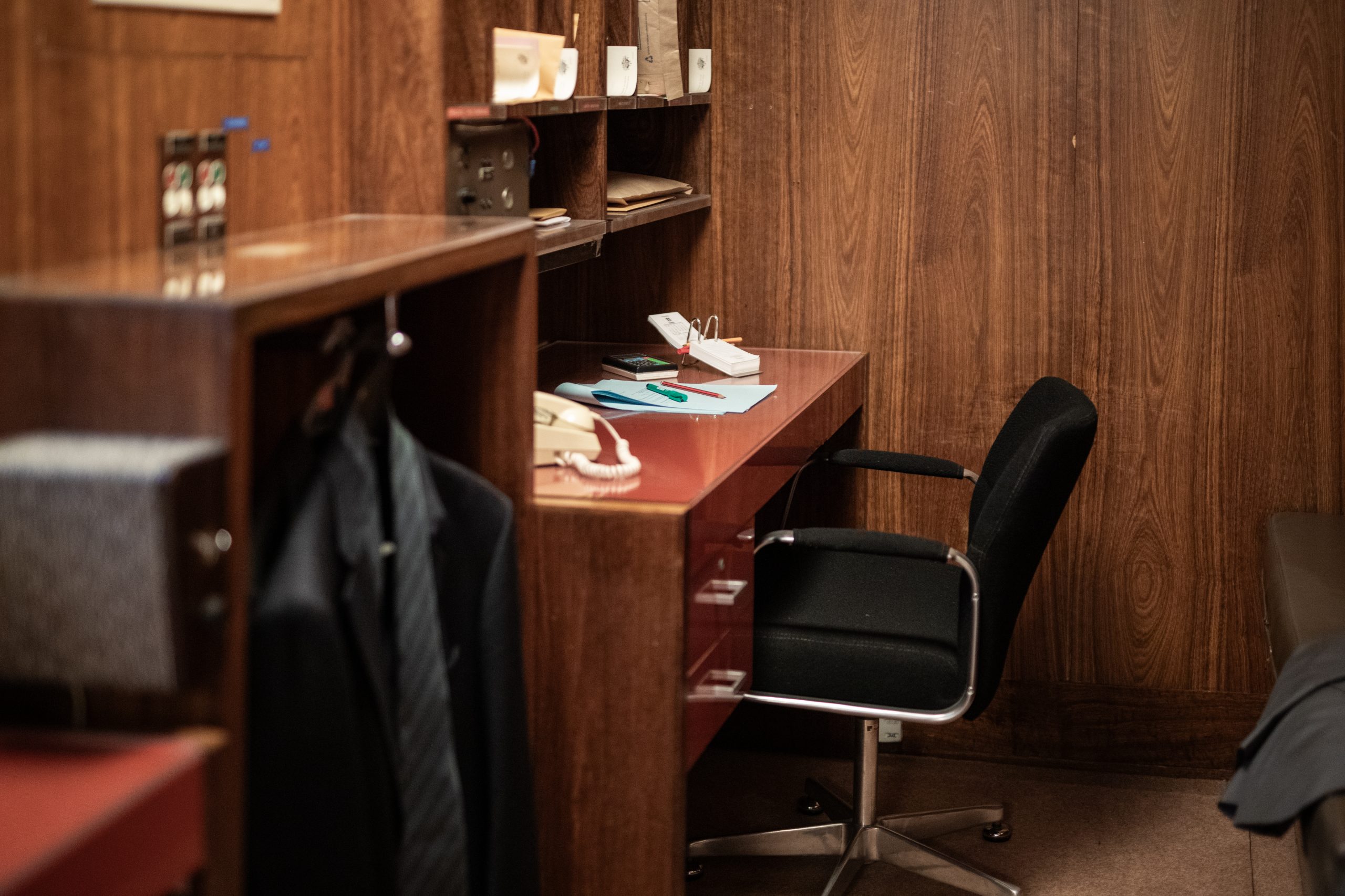 retro-office-2026-03-19-02-14-26-utc